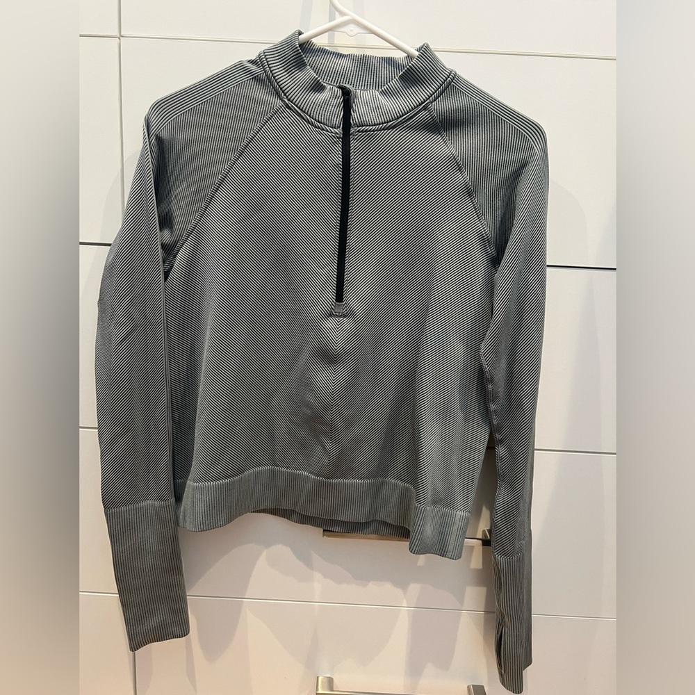 Restless 1/4 zip top, lululemon, BNW/OT, perfect, unworn, size 8